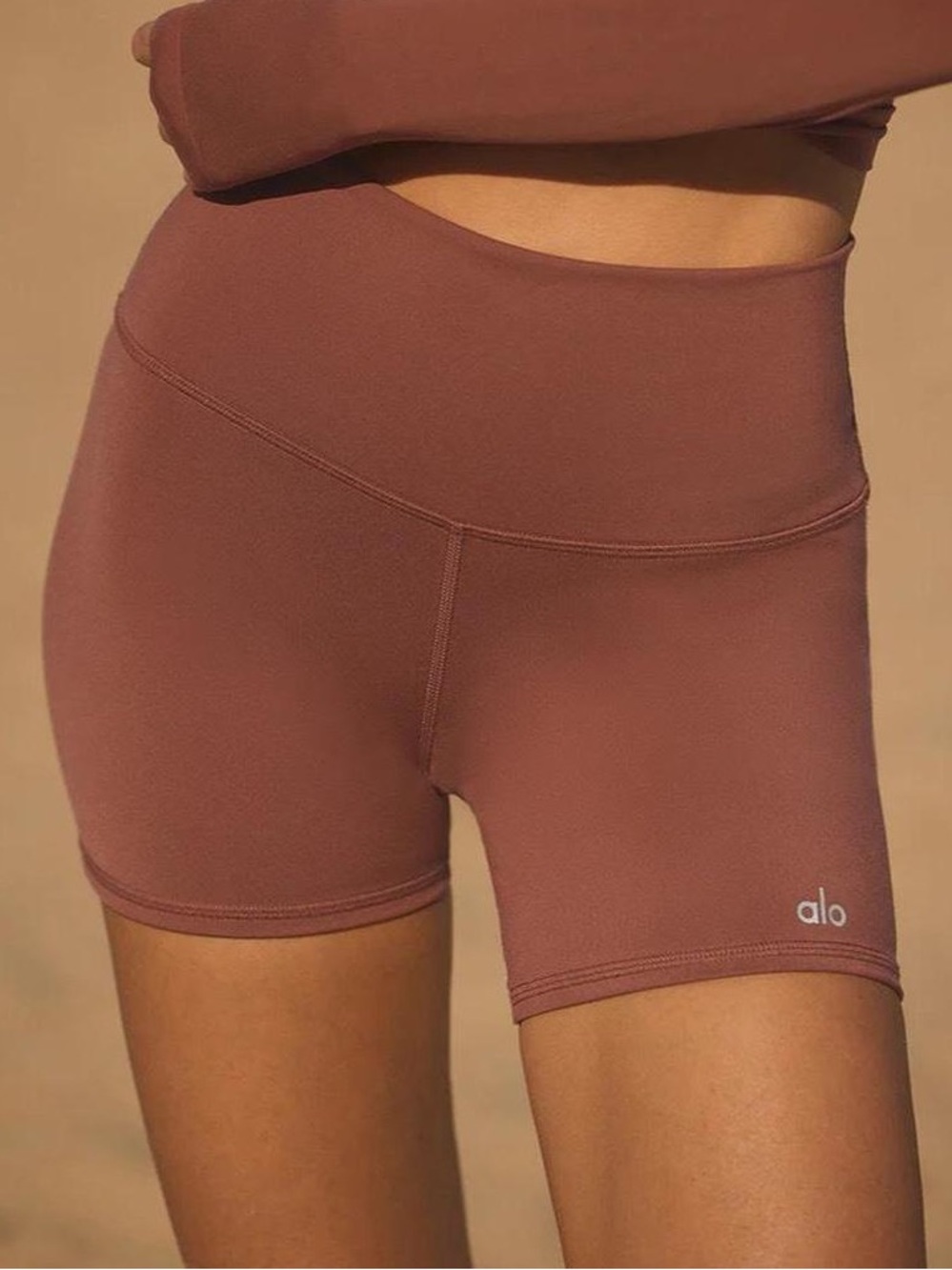 Alo Yoga Airbrush High-Waist 5” Biker Short in Chestnut